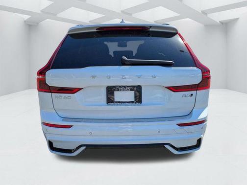 Crystal White 2026 Volvo XC60 B5 Core