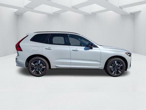 Crystal White 2026 Volvo XC60 B5 Core
