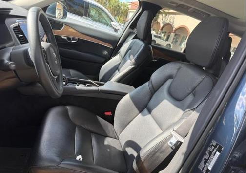 2023 Volvo XC90 B5 Plus