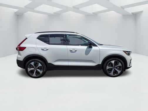 Crystal White 2026 Volvo XC40 B5 Plus