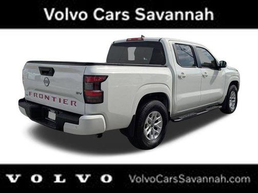 Glacier White 2024 Nissan Frontier SV