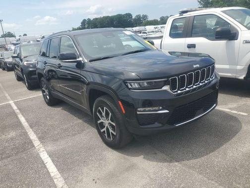 Silver Zynith 2024 Jeep Grand Cherokee Laredo