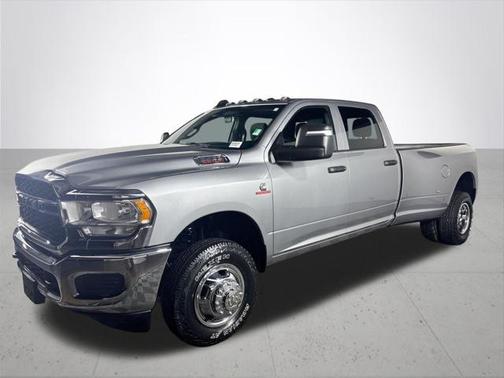 2024 RAM 3500 Tradesman Crew Cab 4x4 8 Box