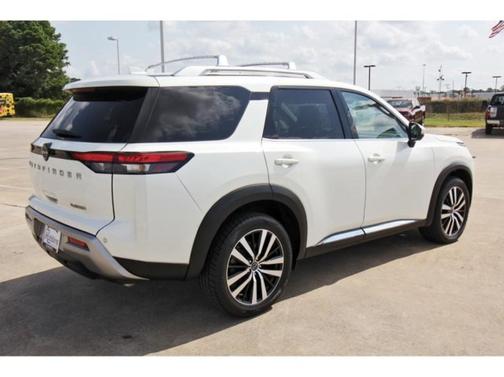 2023 Nissan Pathfinder Platinum