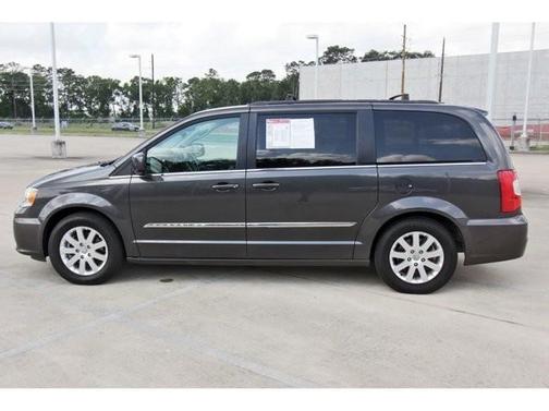2016 Chrysler Town & Country Touring