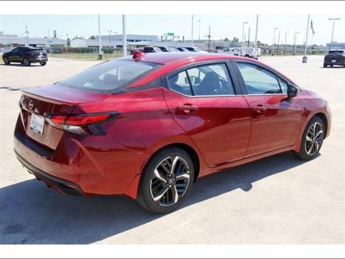 2025 Nissan Versa 1.6 SR