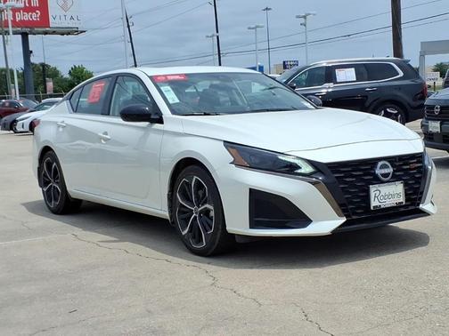 White 2025 Nissan Altima SR