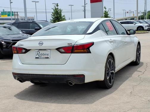 White 2025 Nissan Altima SR