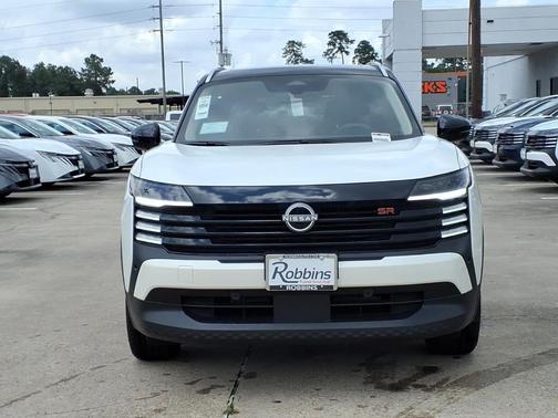 2t Wht Blk Roof 2026 Nissan Kicks SR