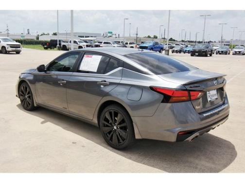 2022 Nissan Altima 2.5 SR