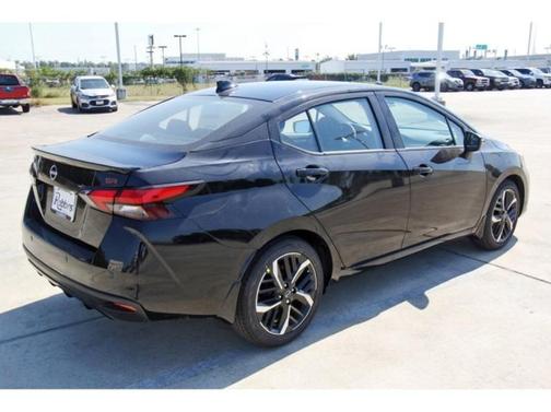 2025 Nissan Versa 1.6 SR