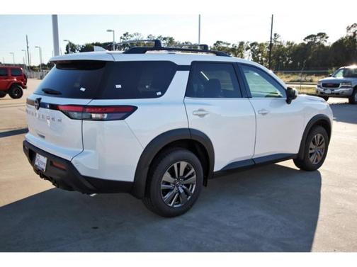 2025 Nissan Pathfinder SV