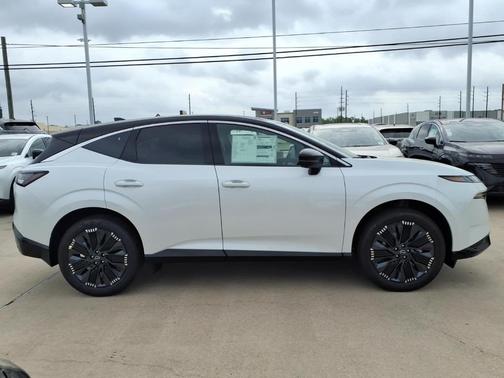 White / Black 2026 Nissan Murano Platinum