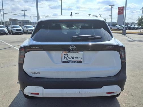 2026 Nissan Kicks SV