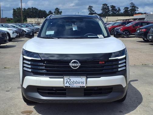 2t Wht Blk Roof 2026 Nissan Kicks SR
