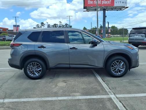 Gun Metallic 2024 Nissan Rogue S