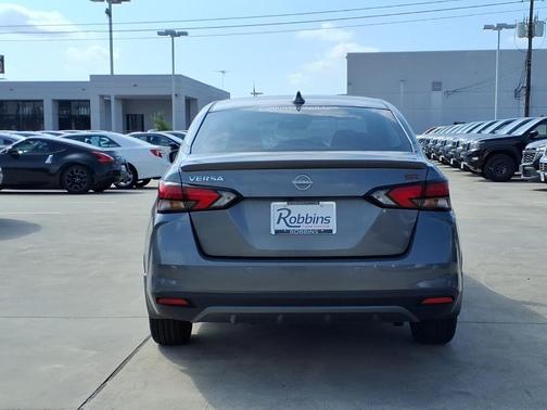 2025 Nissan Versa 1.6 SR