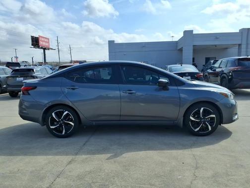 2025 Nissan Versa 1.6 SR