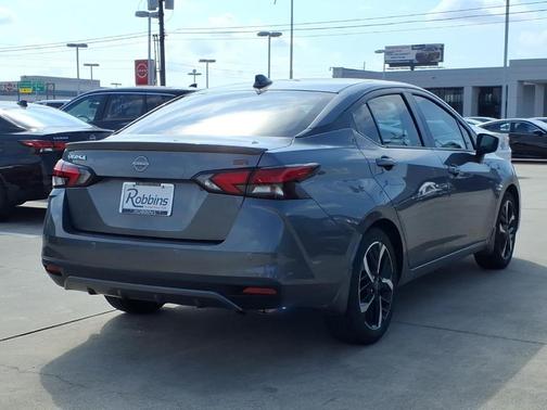 2025 Nissan Versa 1.6 SR