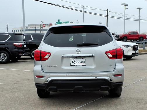 2020 Nissan Pathfinder SL