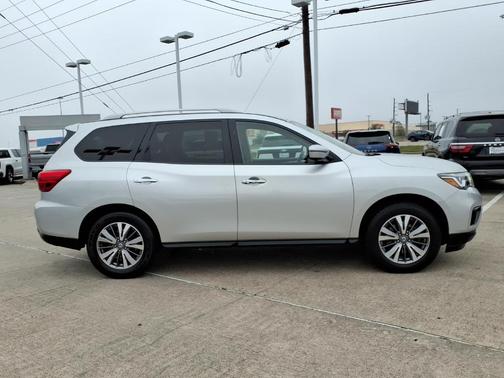 2020 Nissan Pathfinder SL