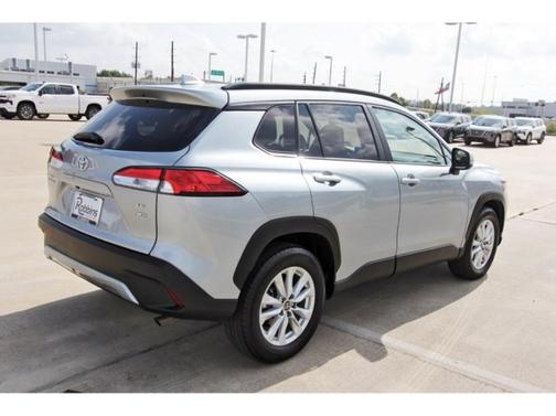 2024 Toyota Corolla Cross LE