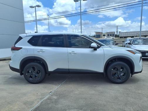 Everest White P 2026 Nissan Rogue SV