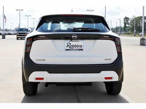 2025 Nissan Kicks S
