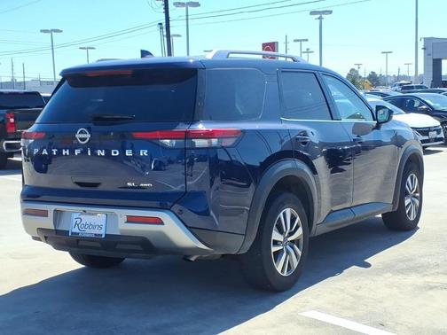 2025 Nissan Pathfinder SL