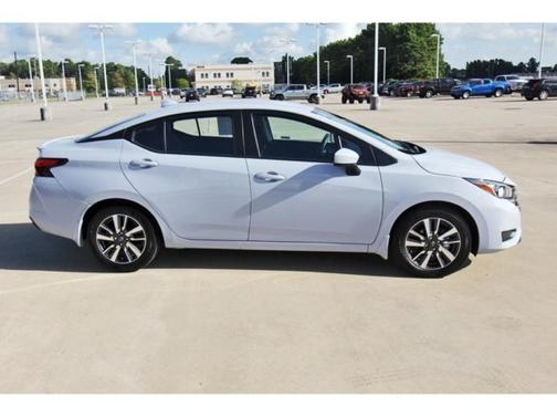 2024 Nissan Versa 1.6 SV