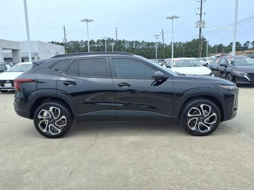 Mosaic Black Metallic 2025 Chevrolet Trax 2RS