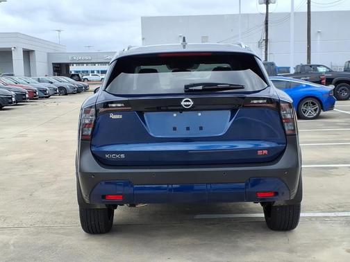 2t Blu Gry Roof 2025 Nissan Kicks SR