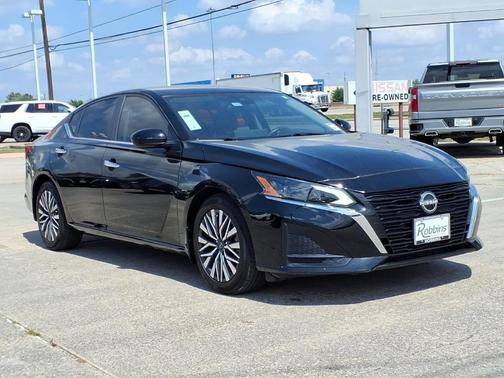 Black 2023 Nissan Altima 2.5 SV
