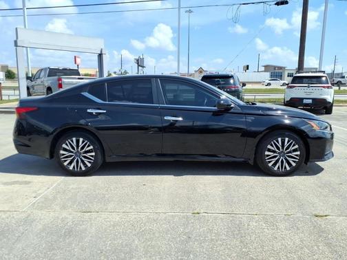 Black 2023 Nissan Altima 2.5 SV