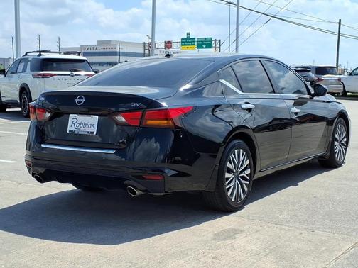 Black 2023 Nissan Altima 2.5 SV