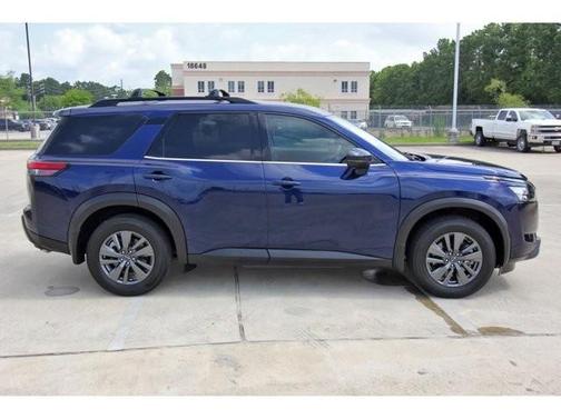 2024 Nissan Pathfinder SV