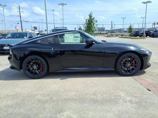 Black (P) 2026 Nissan Z performance