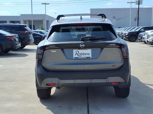 2025 Nissan Kicks SR