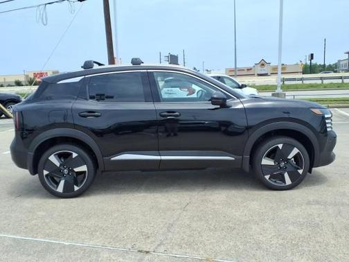 Super Black 2026 Nissan Kicks SR