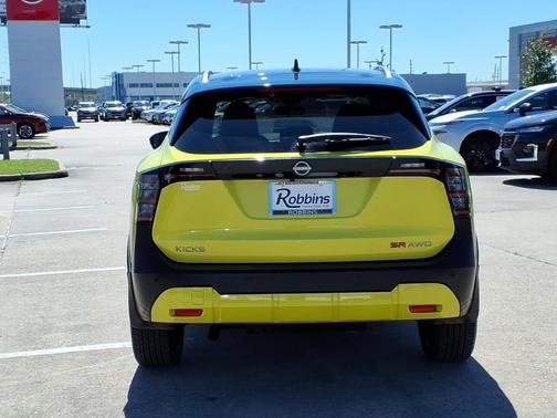 2025 Nissan Kicks SR