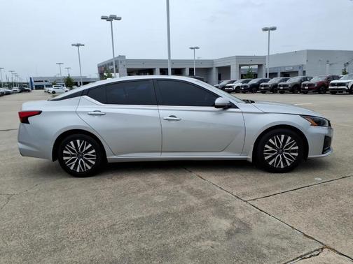 Brilliant Silver Metallic 2024 Nissan Altima 2.5 SV