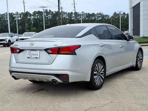 Brilliant Silver Metallic 2024 Nissan Altima 2.5 SV