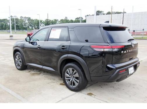 2024 Nissan Pathfinder S