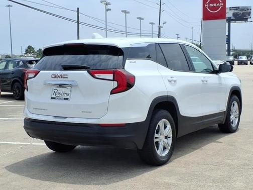 Summit White 2024 GMC Terrain SLE