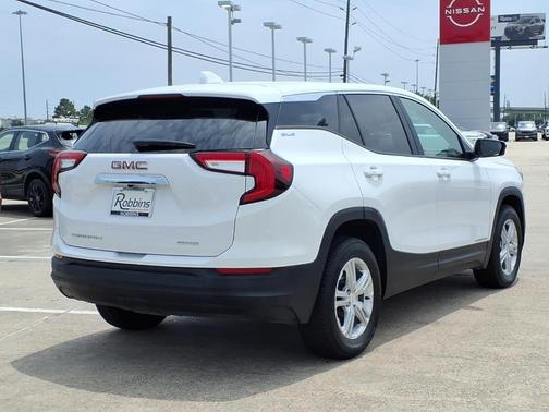 Summit White 2024 GMC Terrain SLE