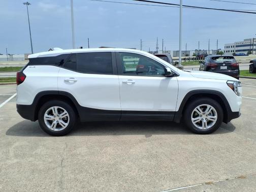 Summit White 2024 GMC Terrain SLE
