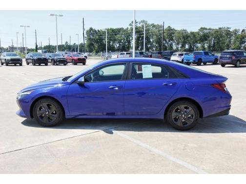 2022 Hyundai ELANTRA SEL