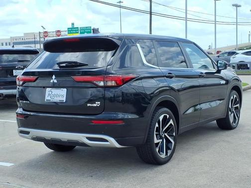 2024 Mitsubishi Outlander PHEV SE