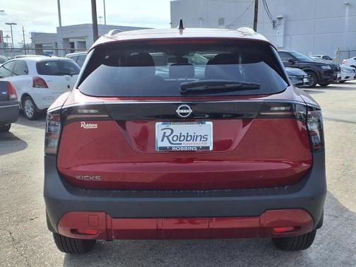 2026 Nissan Kicks SV