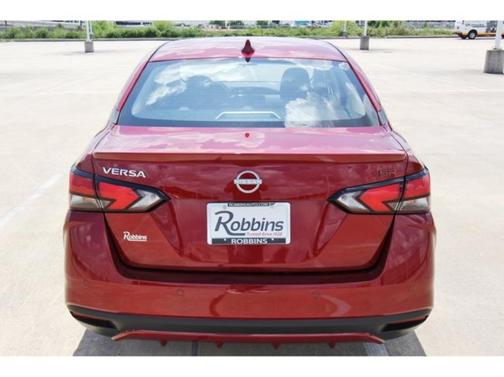 2025 Nissan Versa 1.6 SR